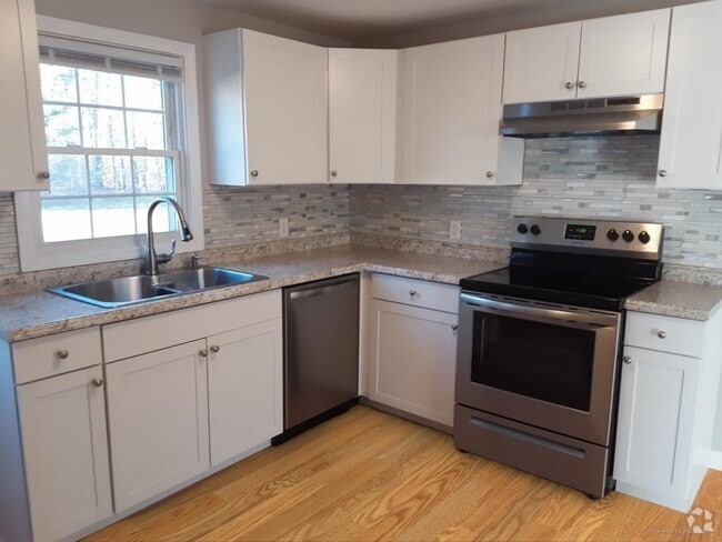 Building Photo - 9 Bayberry Ln