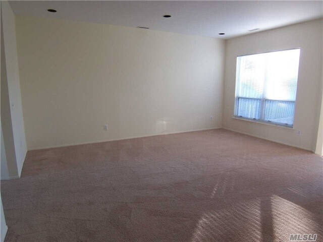 Building Photo - 859 Spring Lake Dr