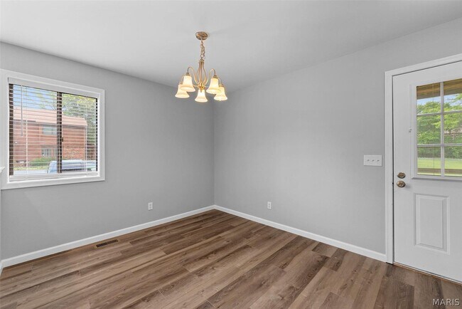 Foto del edificio - 250 Cedar Grove Dr