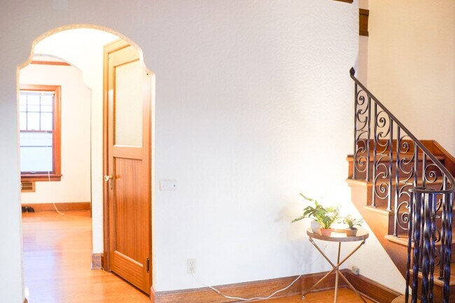 Foto del edificio - Tired of Commuting? This Amazing Townhome ...