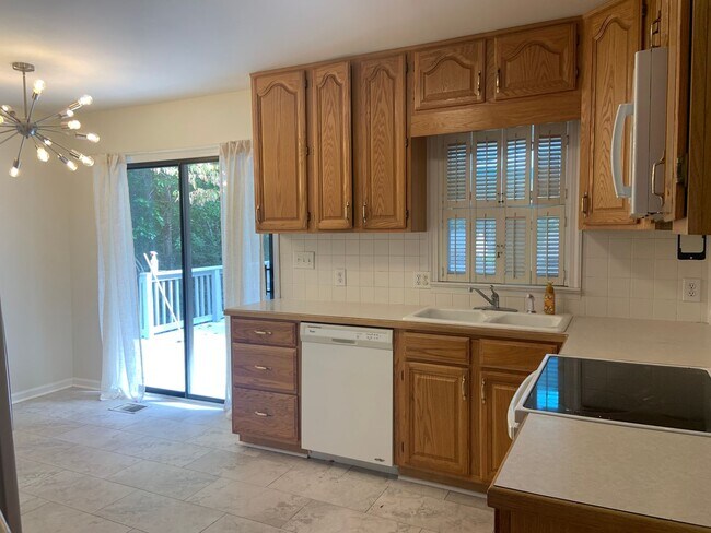 Foto del edificio - Well Maintained 3BR near Jaycee Park