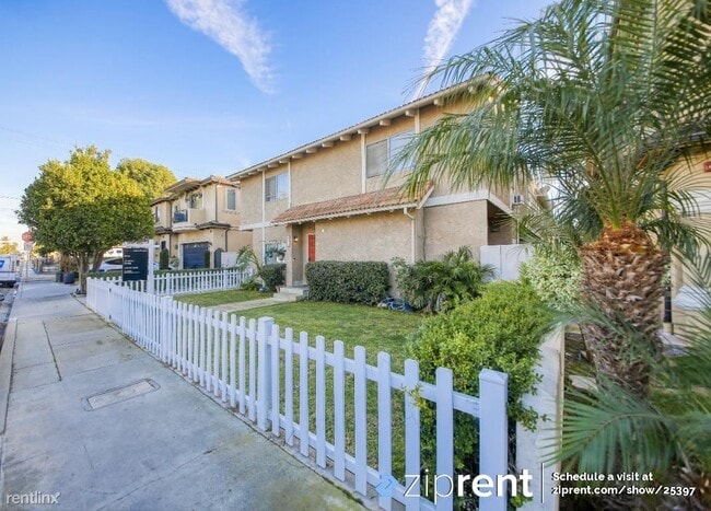 Building Photo - 3 br, 2.5 bath Townhome - 2312 Ruhland Ave...