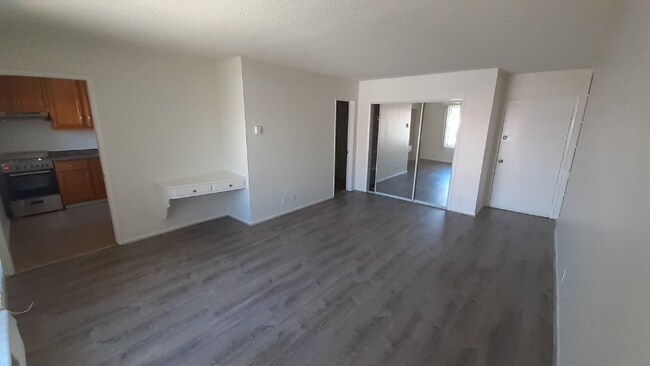 Foto del edificio - 5929 Laurel Canyon Blvd