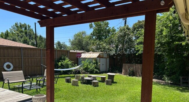 Foto del edificio - Walk to Campus from This Spacious 3BR/2BA Home