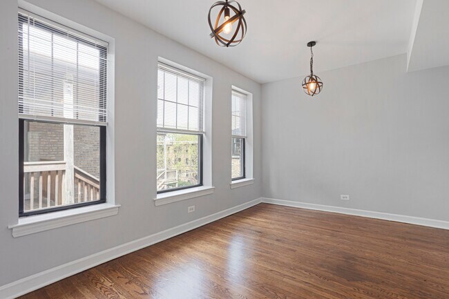 Foto del edificio - 7702 N Marshfield Ave