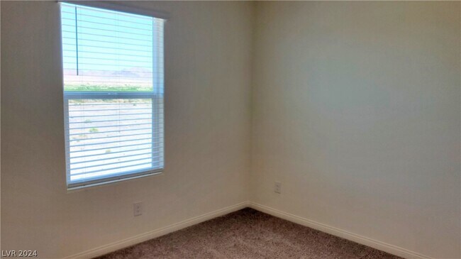 Building Photo - 382 Larksong Ave