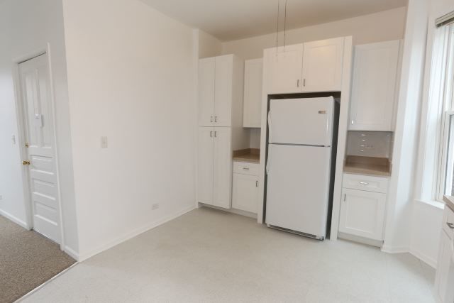 Building Photo - 3625 W Wrightwood Ave