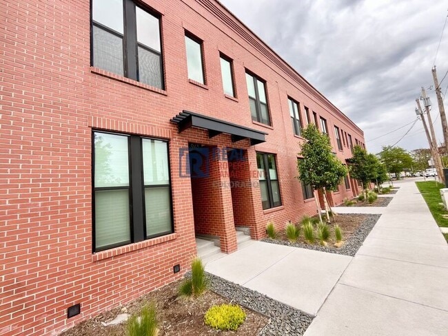 Photo - 961 33rd St Townhome