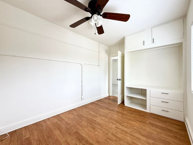 Building Photo - Single level steps to downtown Oceanside!