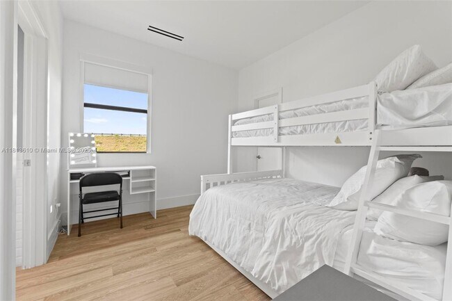 Foto del edificio - 15484 NW 91st Ct