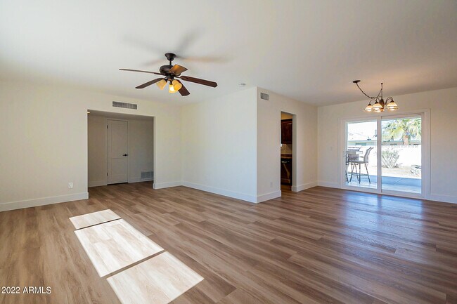 Building Photo - 1034 W Hermosa Dr