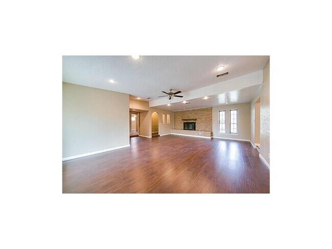 Photo - 1724 Midcrest Dr House