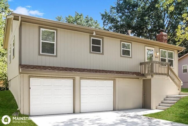 Foto del edificio - 503 NE CASTLE DR, LEES SUMMIT, MO 64086