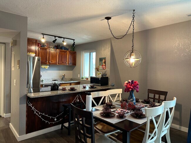 Foto del edificio - 4860 S Highland Cir