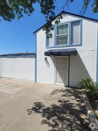 Building Photo - 2933 Panama Ave