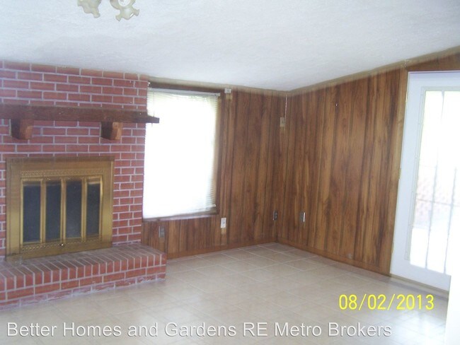 Building Photo - 3617 Lakeshore Dr SW