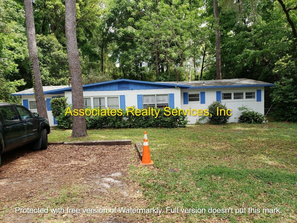 Primary Photo - Spacious 4 Bedroom in Mason Manor