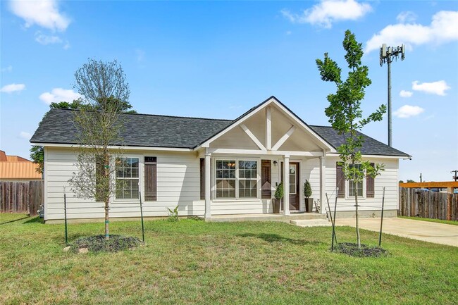 Building Photo - 610 Splitrock