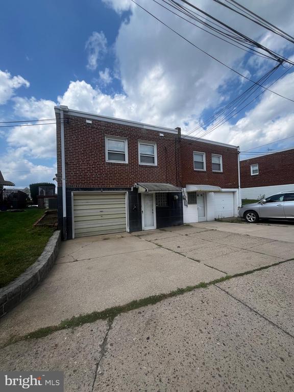 Foto del edificio - 8905 Revere St