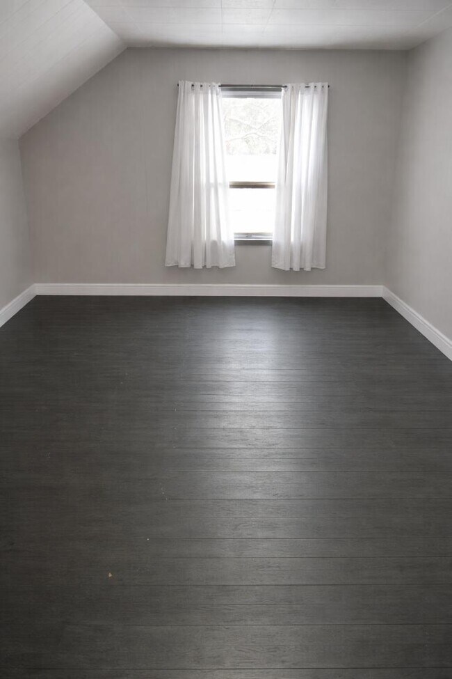 Foto del edificio - 110 E Monico St