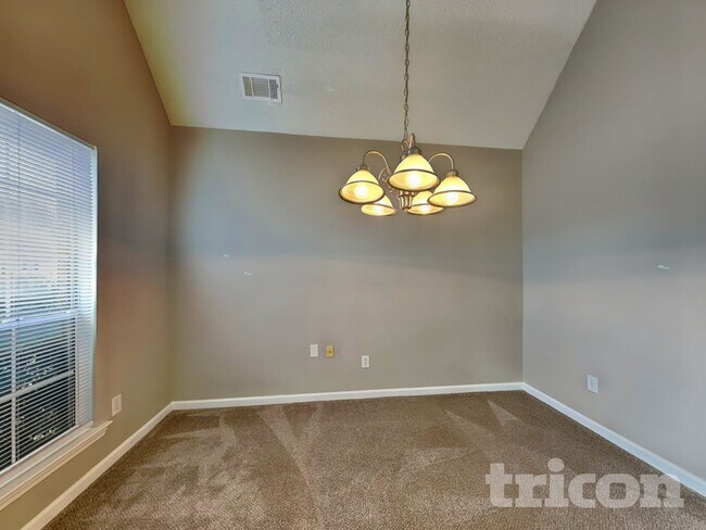 Foto del edificio - 5412 Village Ridge