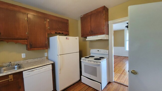 Building Photo - 803/805 MA - BEE