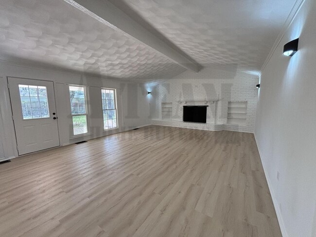 Building Photo - Beautifully updated 4-bedroom, 2-bathroom home!