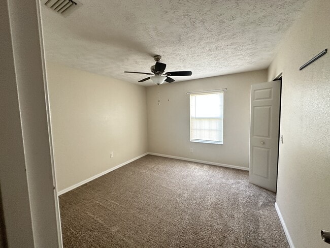 Foto del edificio - 5953 NE 62nd Court Rd