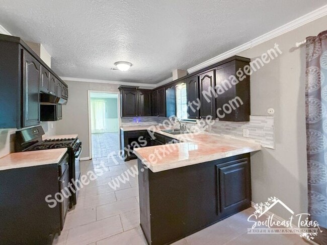 Building Photo - 5180 Wildwood Dr