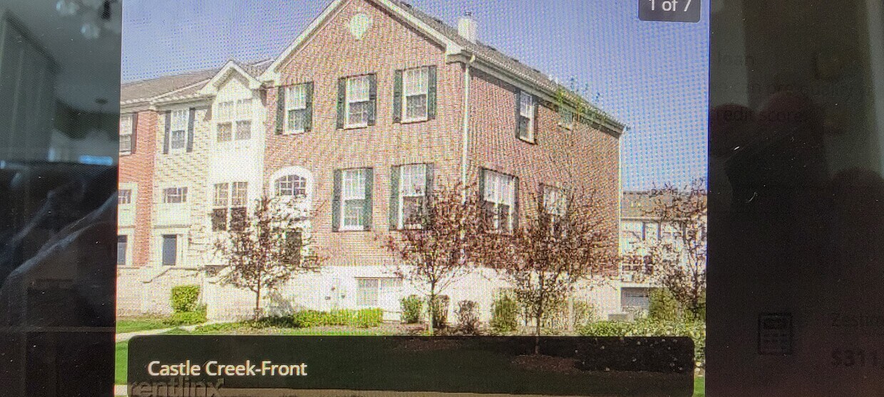 Foto principal - 721 Thornbury Rd