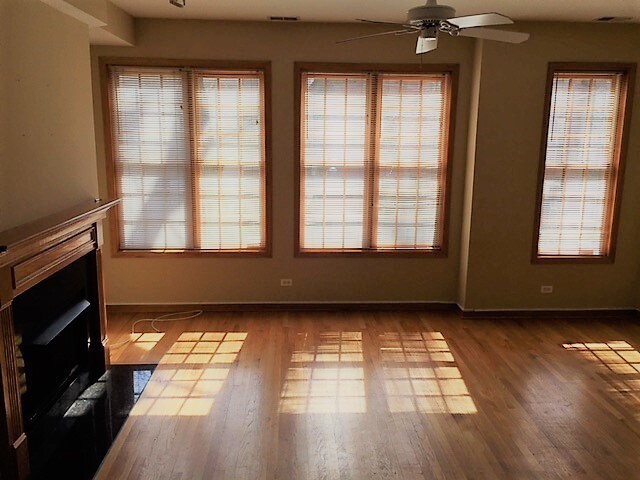 Primary Photo - 718 W Briar Pl