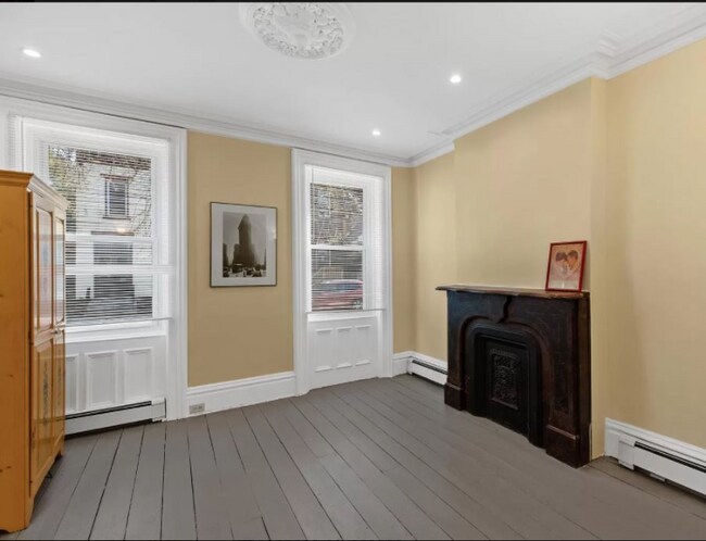 Building Photo - 449 2nd St