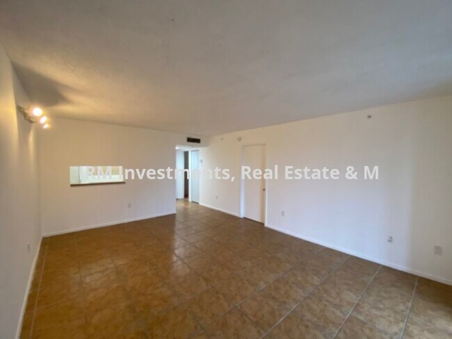 Foto del edificio - NICE 1BR/1.5BA CONDO CENTRALLY LOCATED IN ...