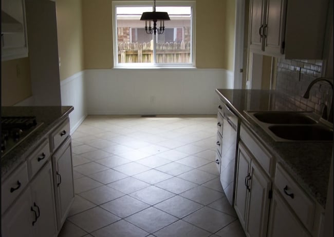 Building Photo - 3 Bed | 2 Bath in Central Tulsa!
