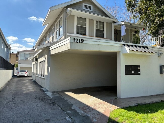 Foto del edificio - 1219-1221 S Lake St