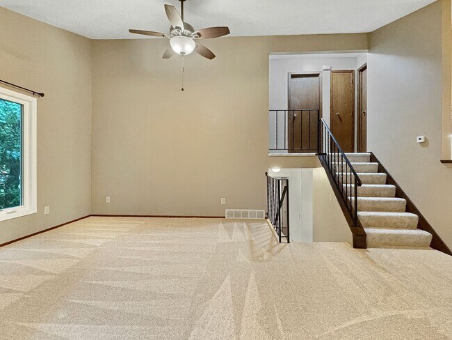 Foto del edificio - 7680 Silver Lake Rd