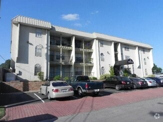 Building Photo - 910 Duncan Ln