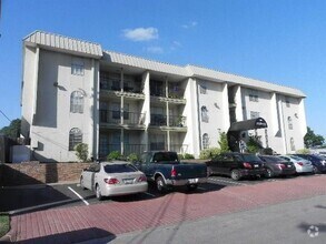 Building Photo - 910 Duncan Ln