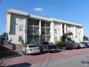 Building Photo - 910 Duncan Ln