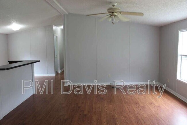 Foto del edificio - 4687 Mayflower St