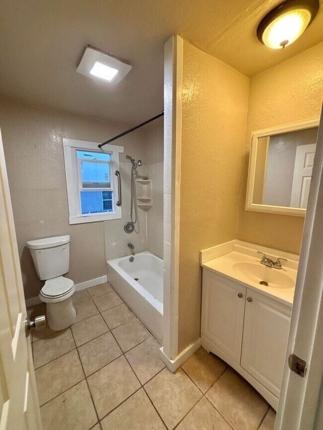 Building Photo - Great 2 Bed 1 Bath House in Richmond -- AVAILABLE NOW!