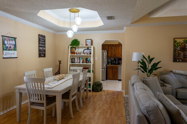 Building Photo - 4413 St Andrews Dr