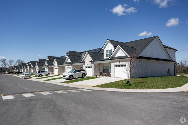 Foto del edificio - South Maple Townhomes