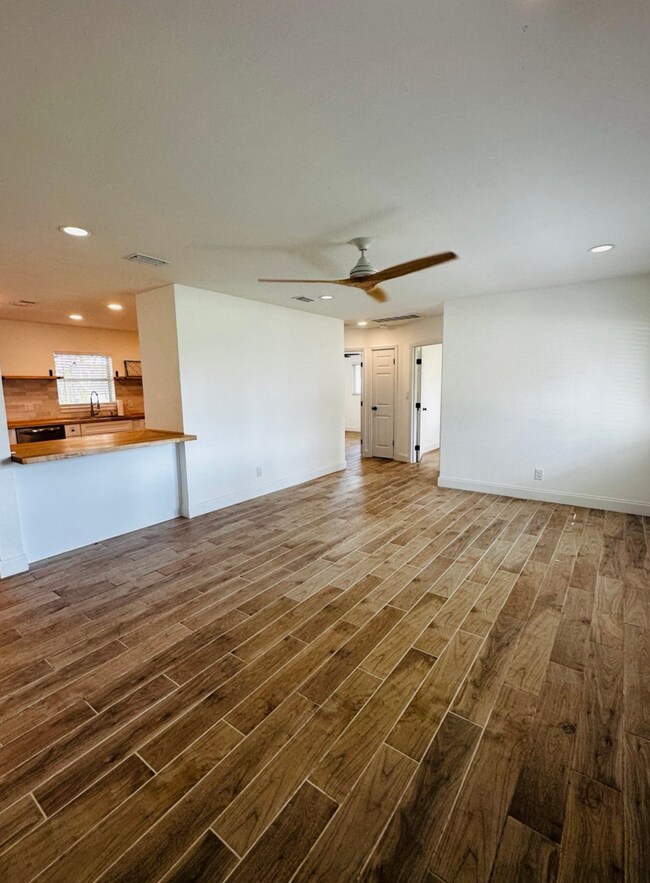 Foto del edificio - 4390 Maple St NE