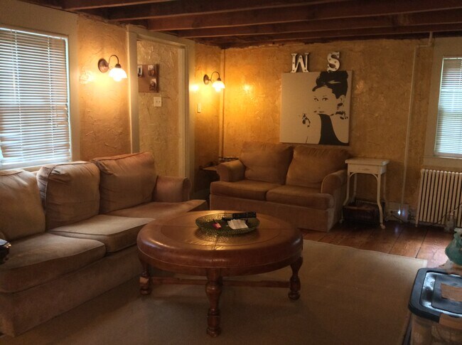 Foto del edificio - 1187 Mount Carmel Ave