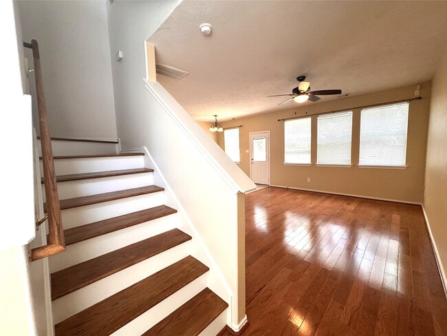 Building Photo - 213 Summerhaze Cir