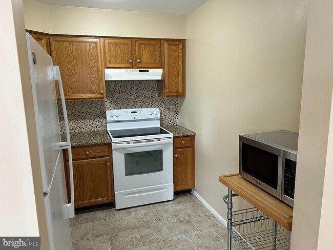 Building Photo - 402 Bedford Ct