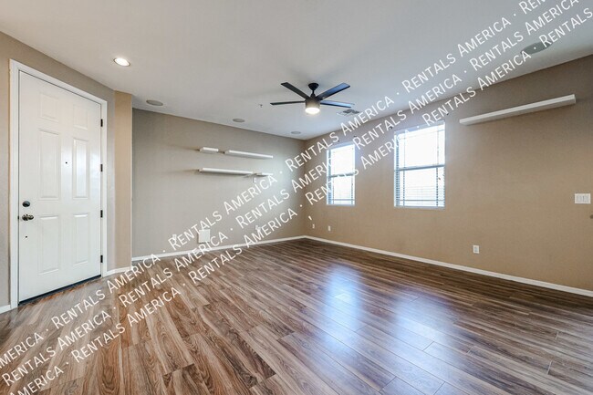 Foto del edificio - A Must See!!  Beautiful three bedroom two ...