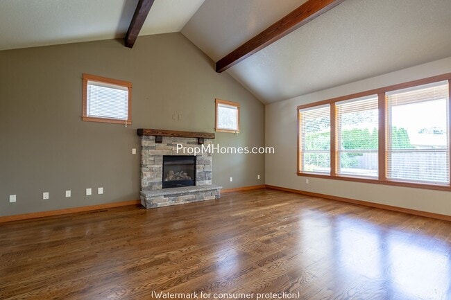 Building Photo - 1482 N Elm St
