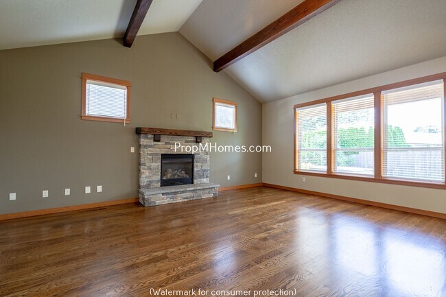 Foto del edificio - 1482 N Elm St